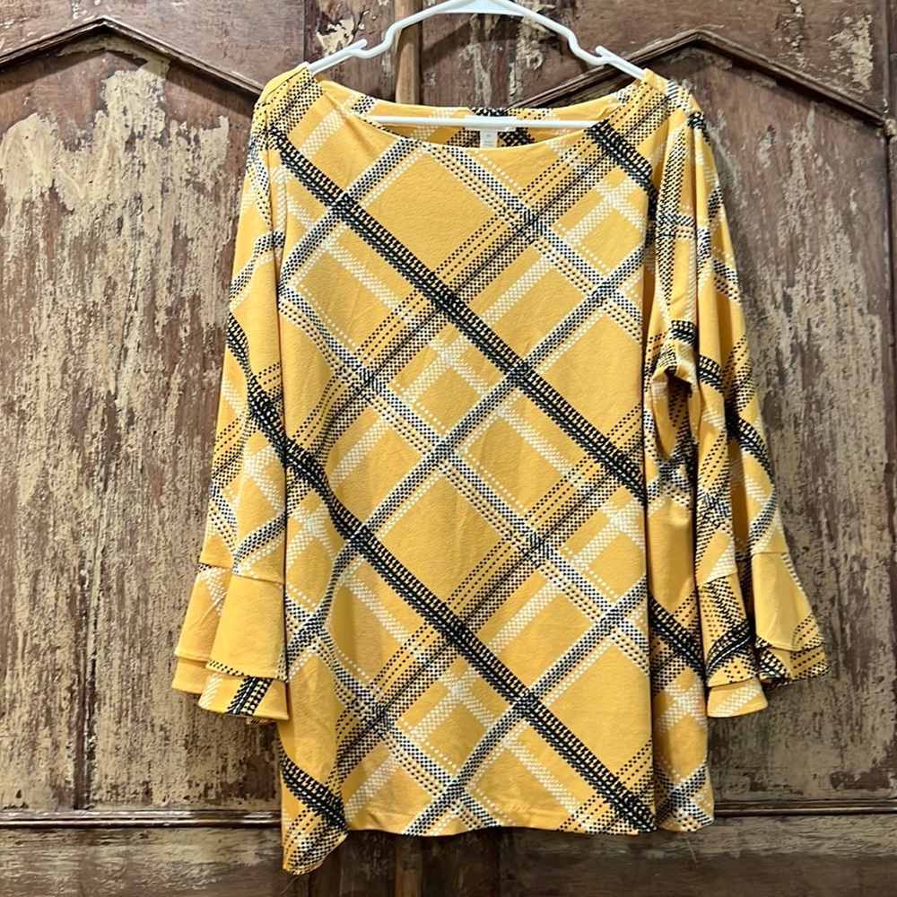 EUC Women’s Sz 2X Flutter Sleeve Top